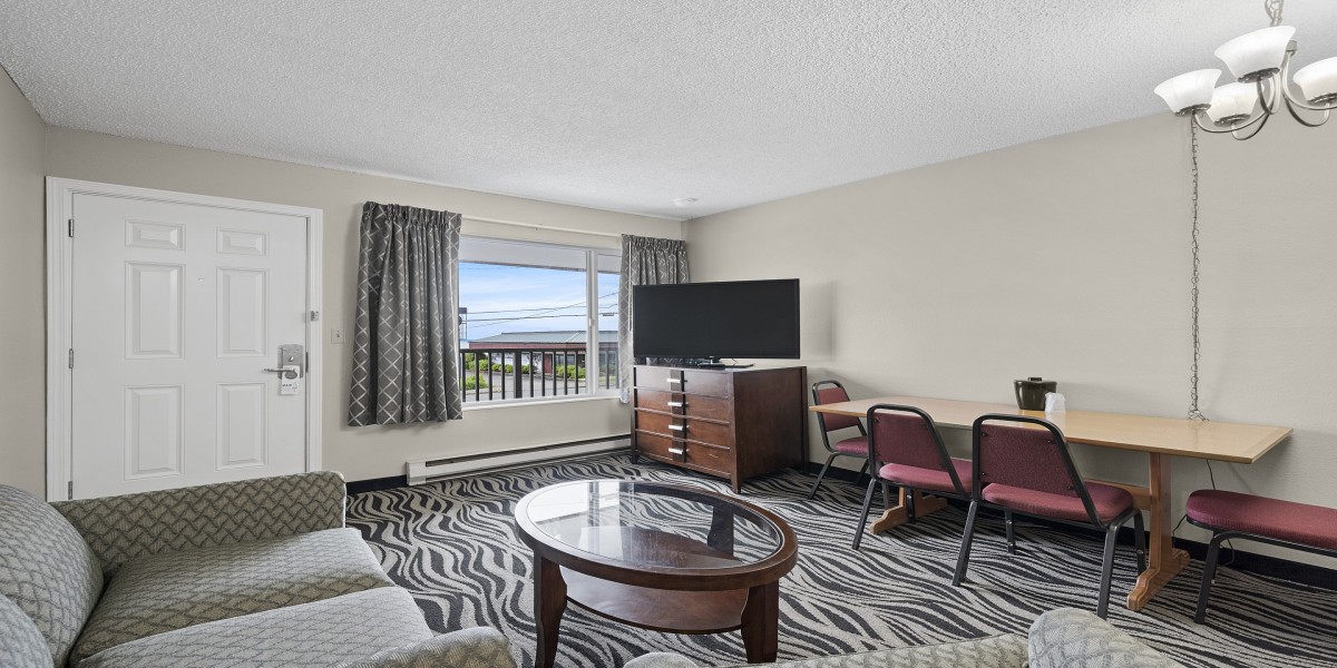 Queen Suite offering stunning views of the Columbia River